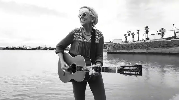 Medical crowdfunding campaign helping musician Caroline Blundell recover from colon cancer surgery