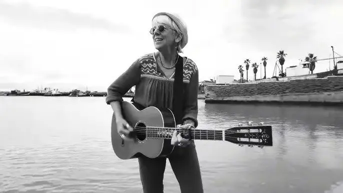 Medical crowdfunding campaign helping musician Caroline Blundell recover from colon cancer surgery