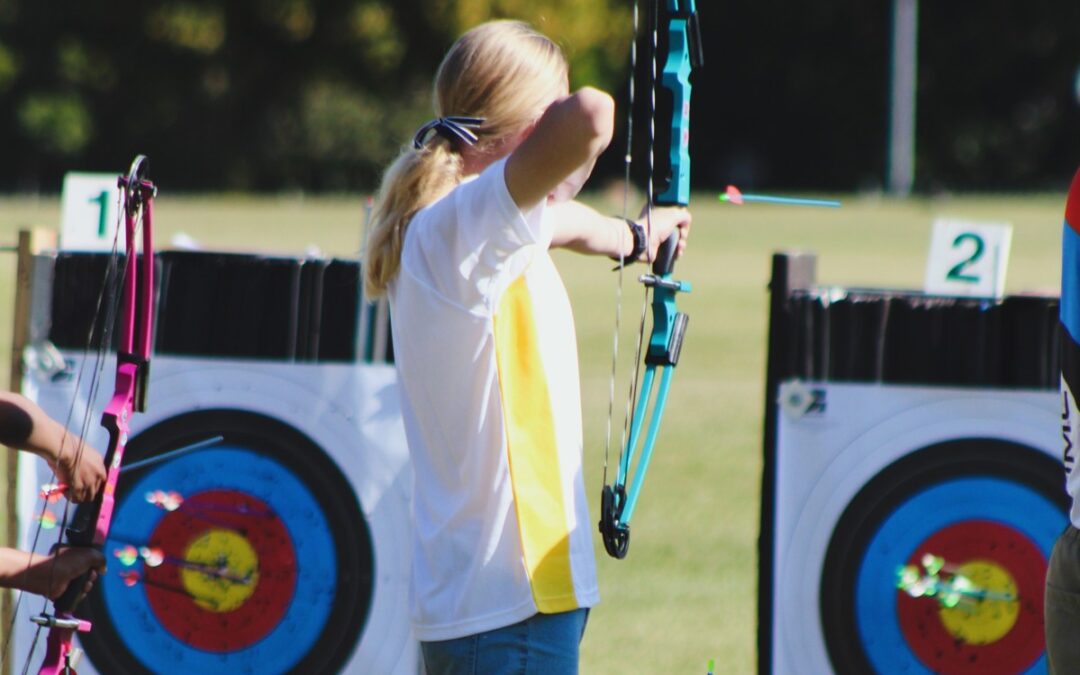 Gabriella Lourens aiming her bow during an archery competition